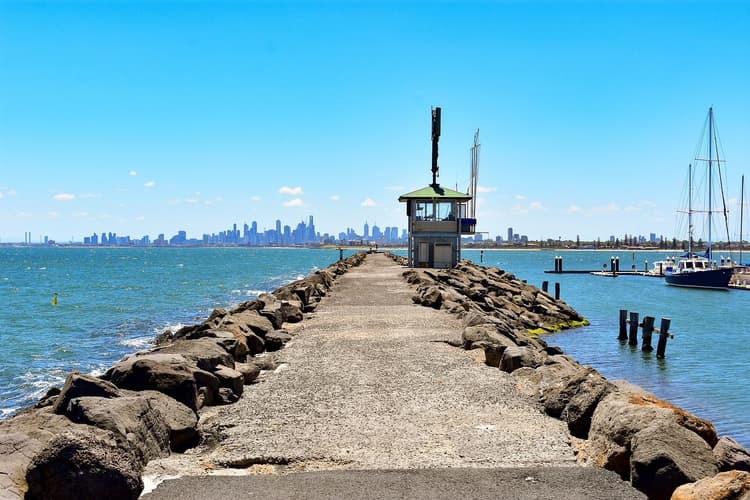 Best Hotels in Melbourne near Port Phillip Bay