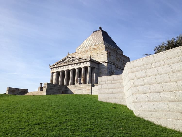 Best Hotels in Melbourne near Shrine of Remembrance