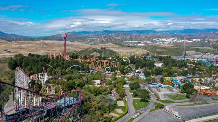 15 Best Hotels in Los Angeles near Magic Mountain 