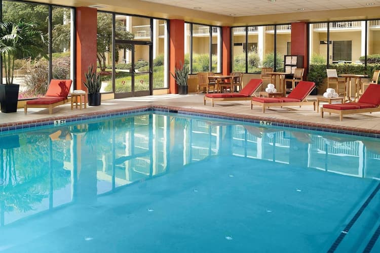 11 Best Hotels near Atlanta Airport with Indoor Pool