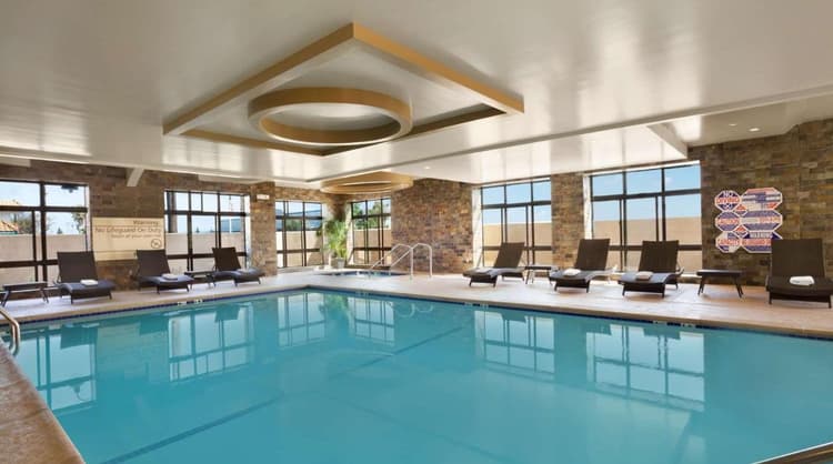 5 Best Hotels in Los Angeles with Indoor Pool